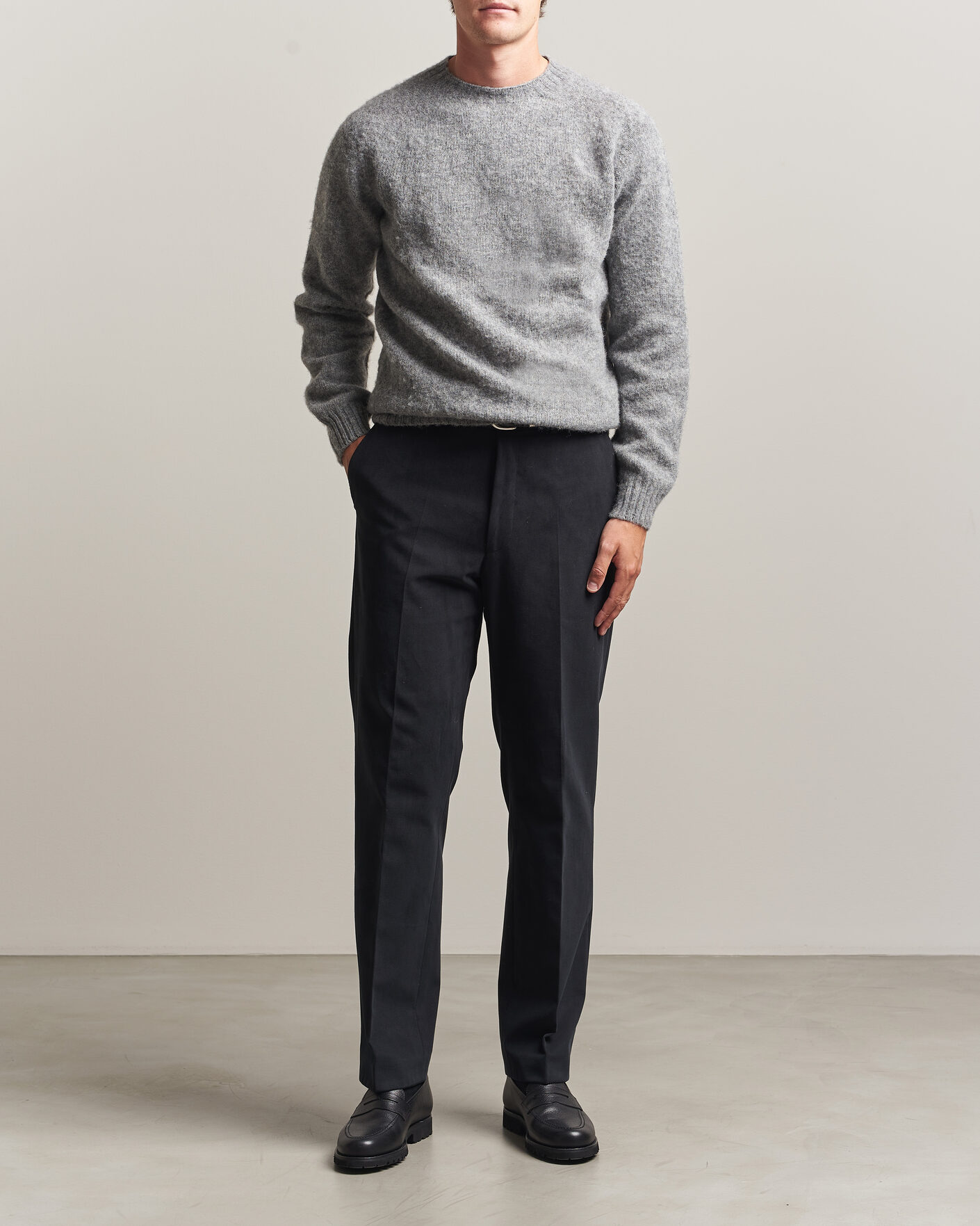 Heren | Truien | Harley Of Scotland | Brushed Supersoft Lambswool Crewneck Mid Grey