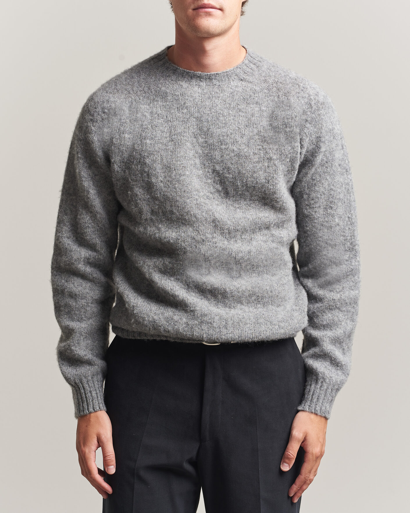 Heren | Truien | Harley Of Scotland | Brushed Supersoft Lambswool Crewneck Mid Grey