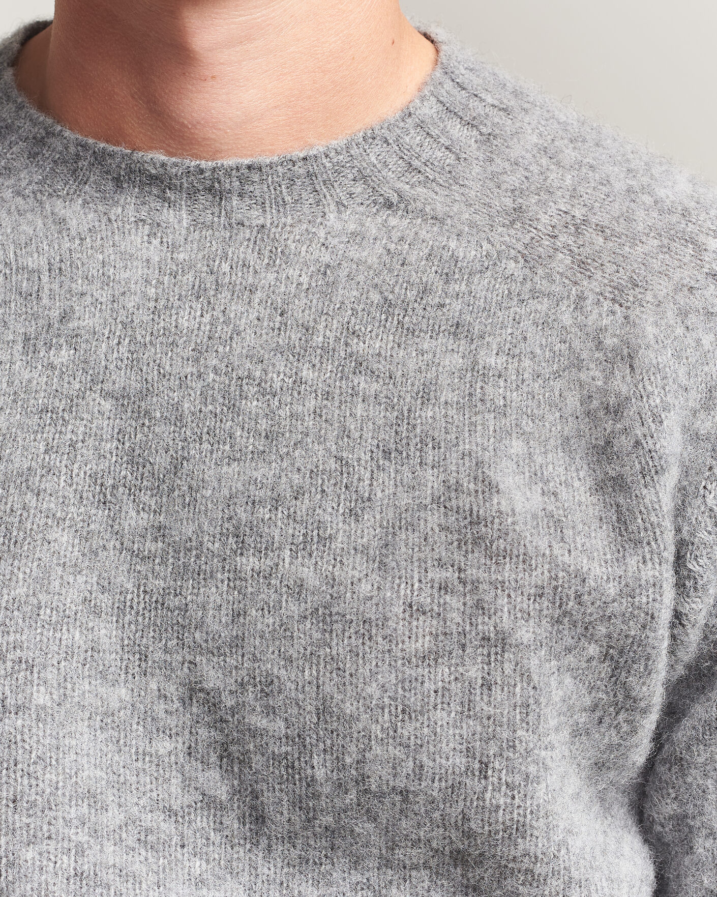 Heren | Truien | Harley Of Scotland | Brushed Supersoft Lambswool Crewneck Mid Grey