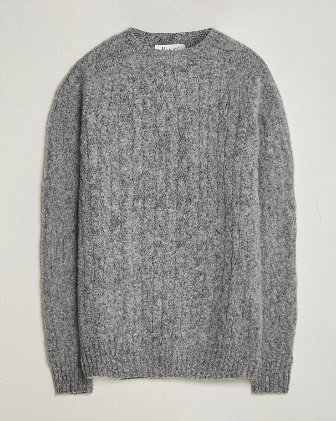 Heren | Truien | Harley Of Scotland | Brushed Supersoft Lambswool Cable Mid Grey
