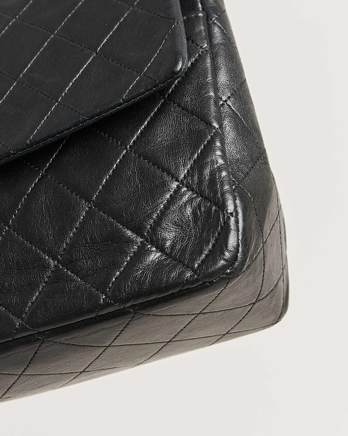 Homme | Pre-Owned & Vintage Bags | Chanel Pre-Owned | Vintage Classic Flap Bag Lambskin Black