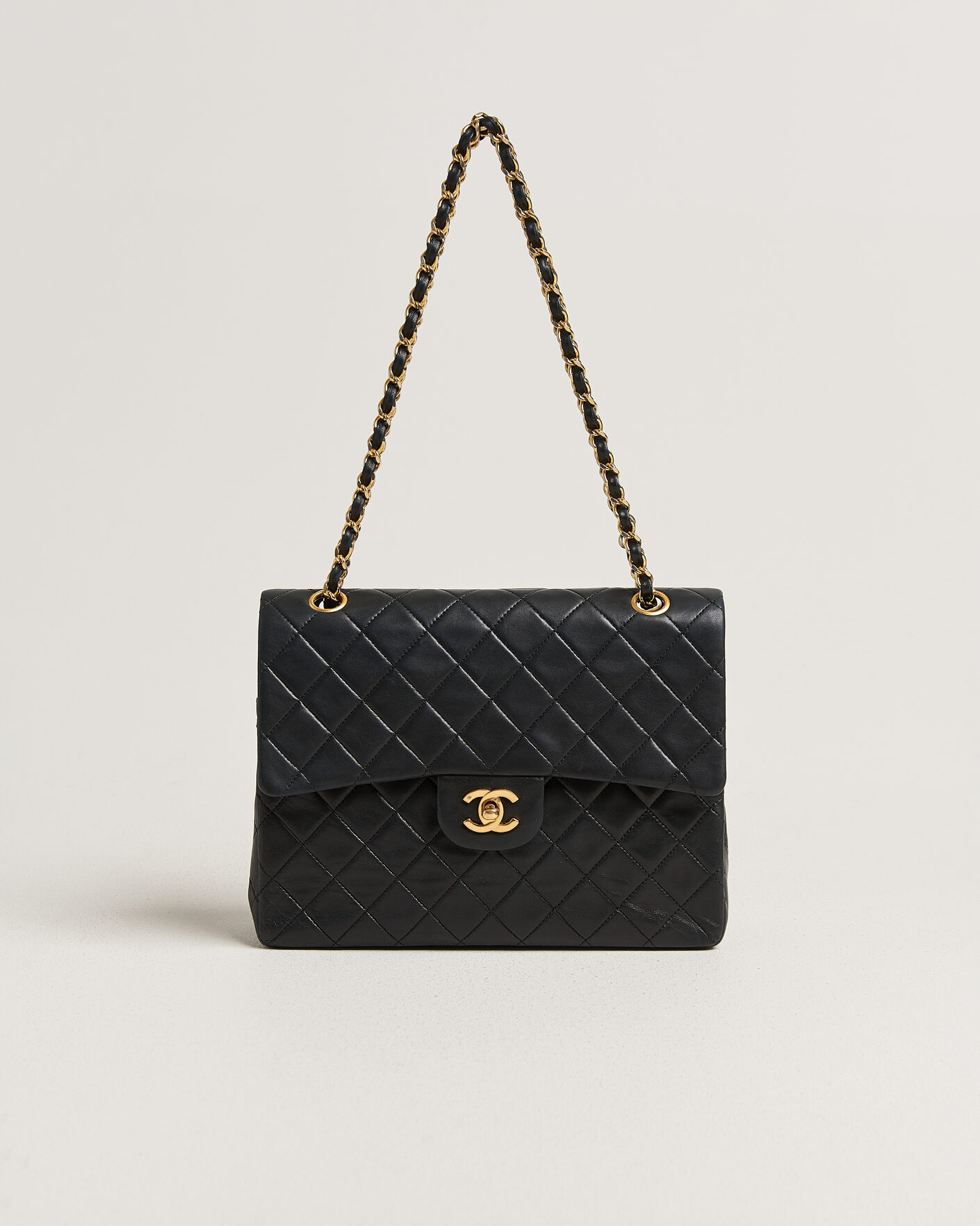 Homme | Pre-Owned & Vintage Bags | Chanel Pre-Owned | Classic Medium Square Double Flap Bag Lambskin Black
