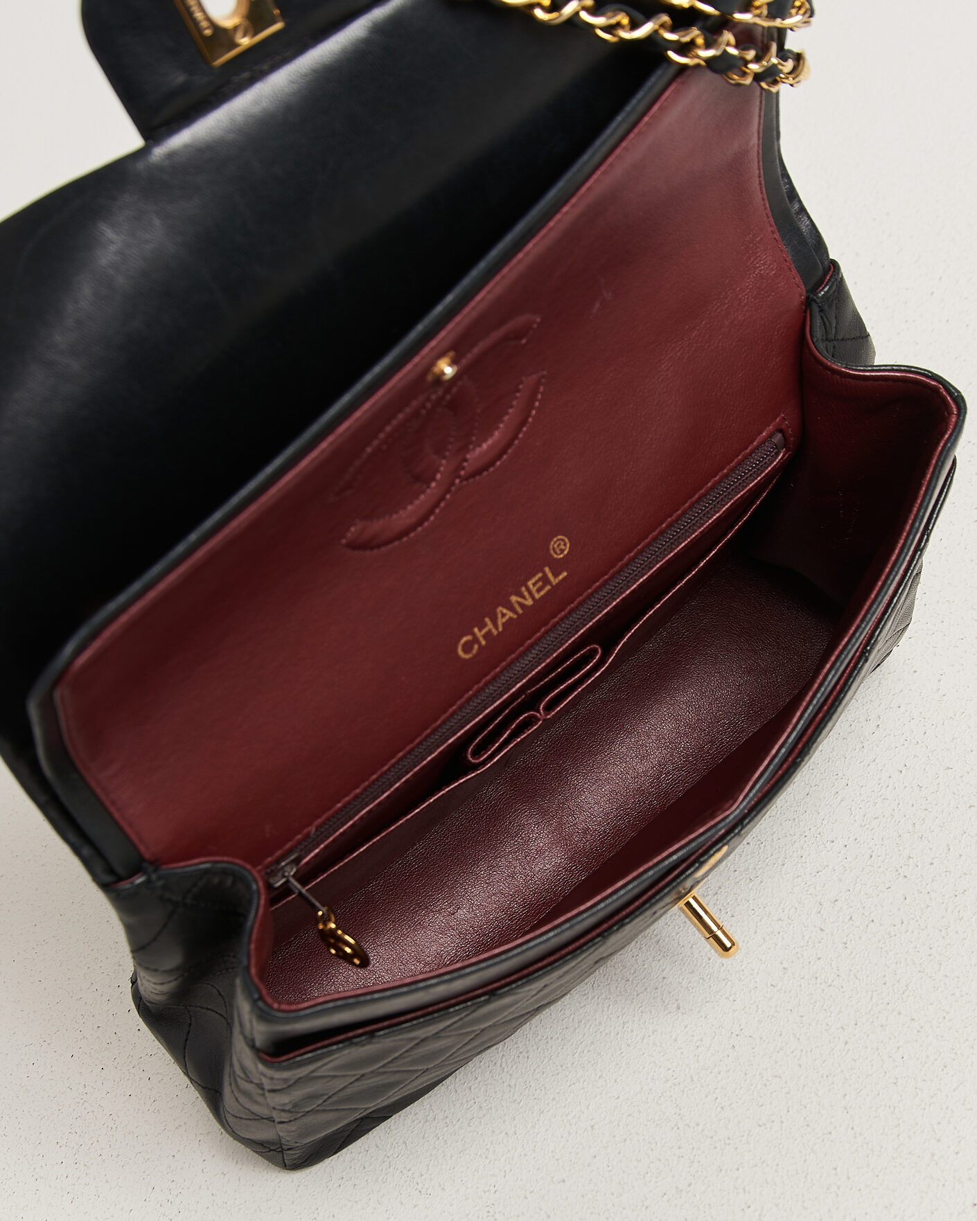 Homme | Pre-Owned & Vintage Bags | Chanel Pre-Owned | Classic Medium Square Double Flap Bag Lambskin Black
