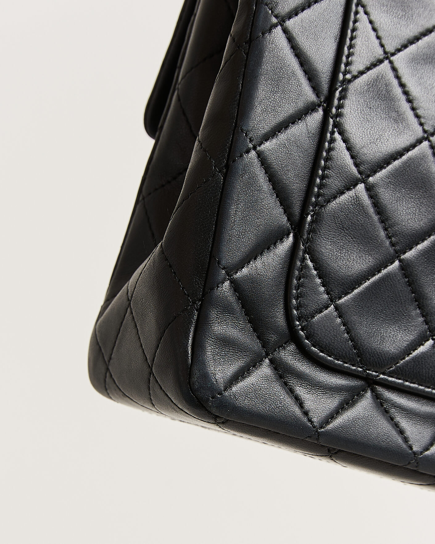 Homme | Pre-Owned & Vintage Bags | Chanel Pre-Owned | Classic Medium Square Double Flap Bag Lambskin Black
