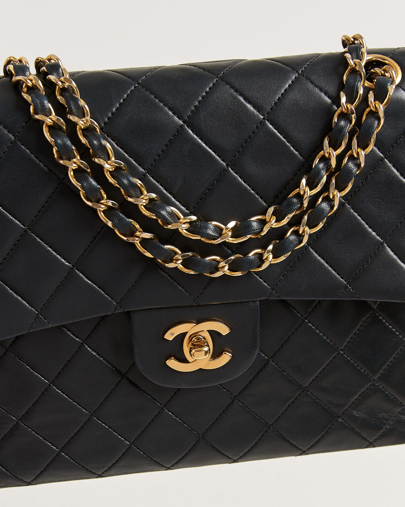 Homme | Pre-Owned & Vintage Bags | Chanel Pre-Owned | Classic Medium Square Double Flap Bag Lambskin Black