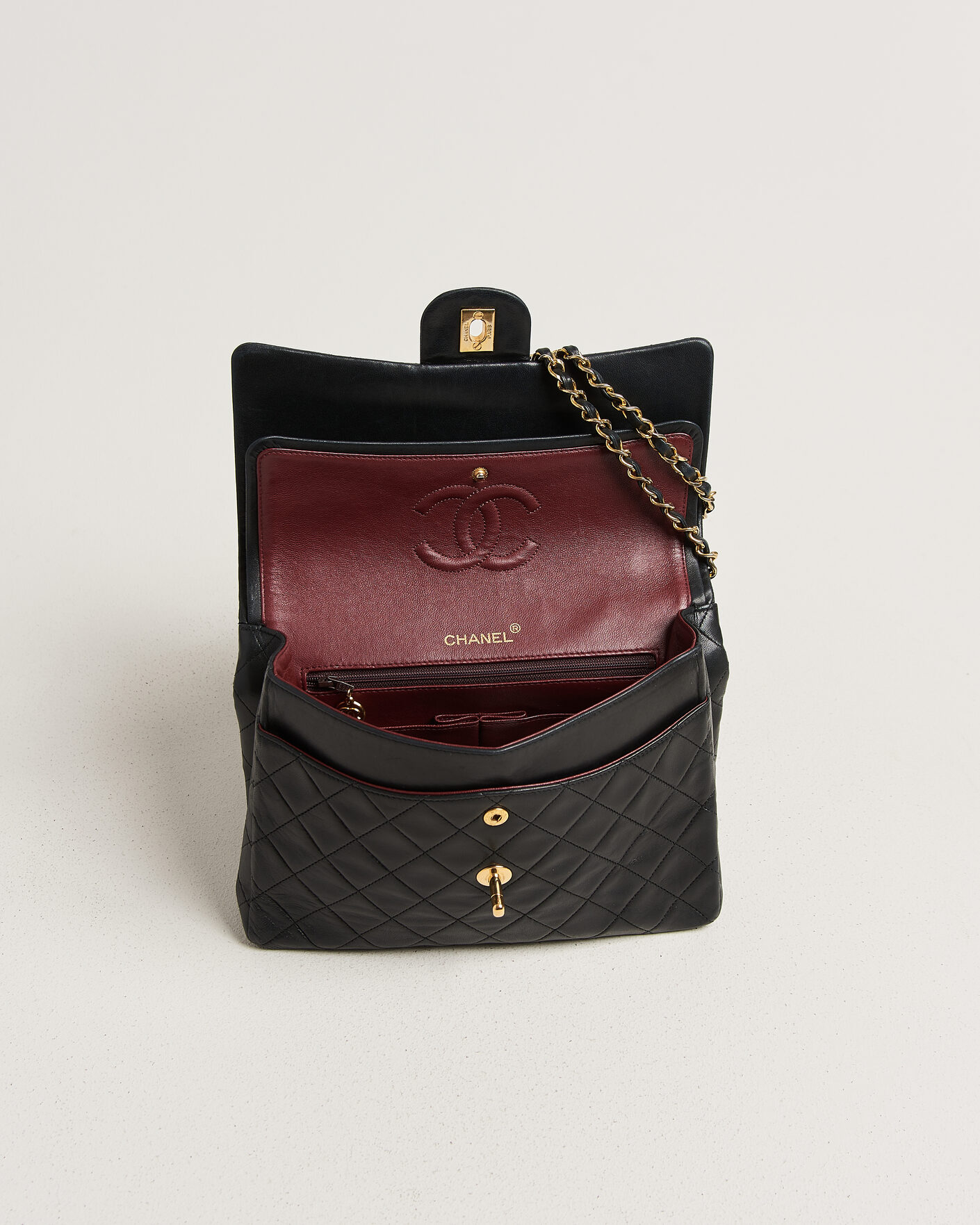 Homme | Pre-Owned & Vintage Bags | Chanel Pre-Owned | Classic Medium Square Double Flap Bag Lambskin Black