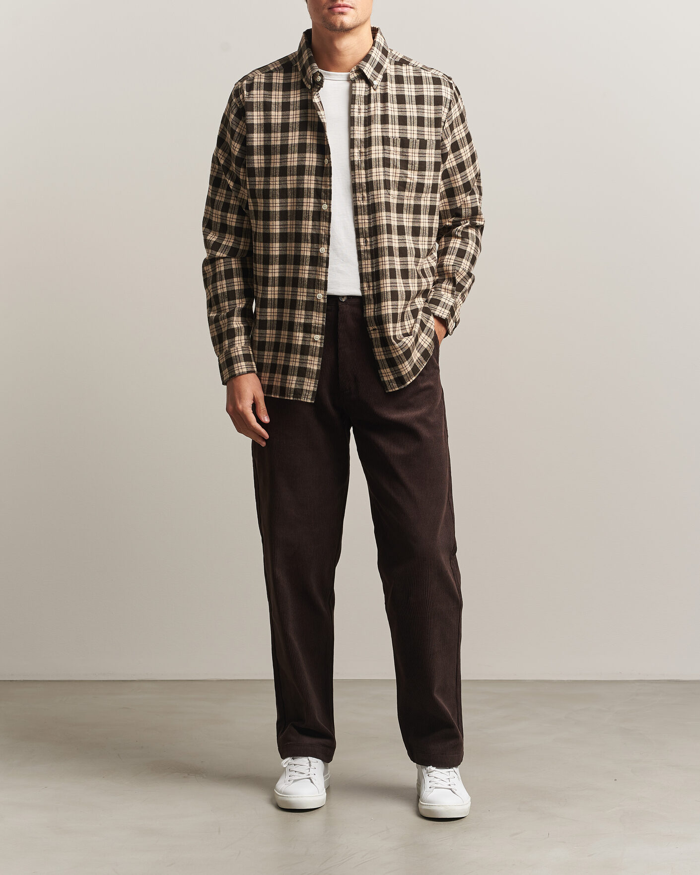 Homme | Pantalons | A Day's March | Redwood Corduroy Trousers Dark Brown