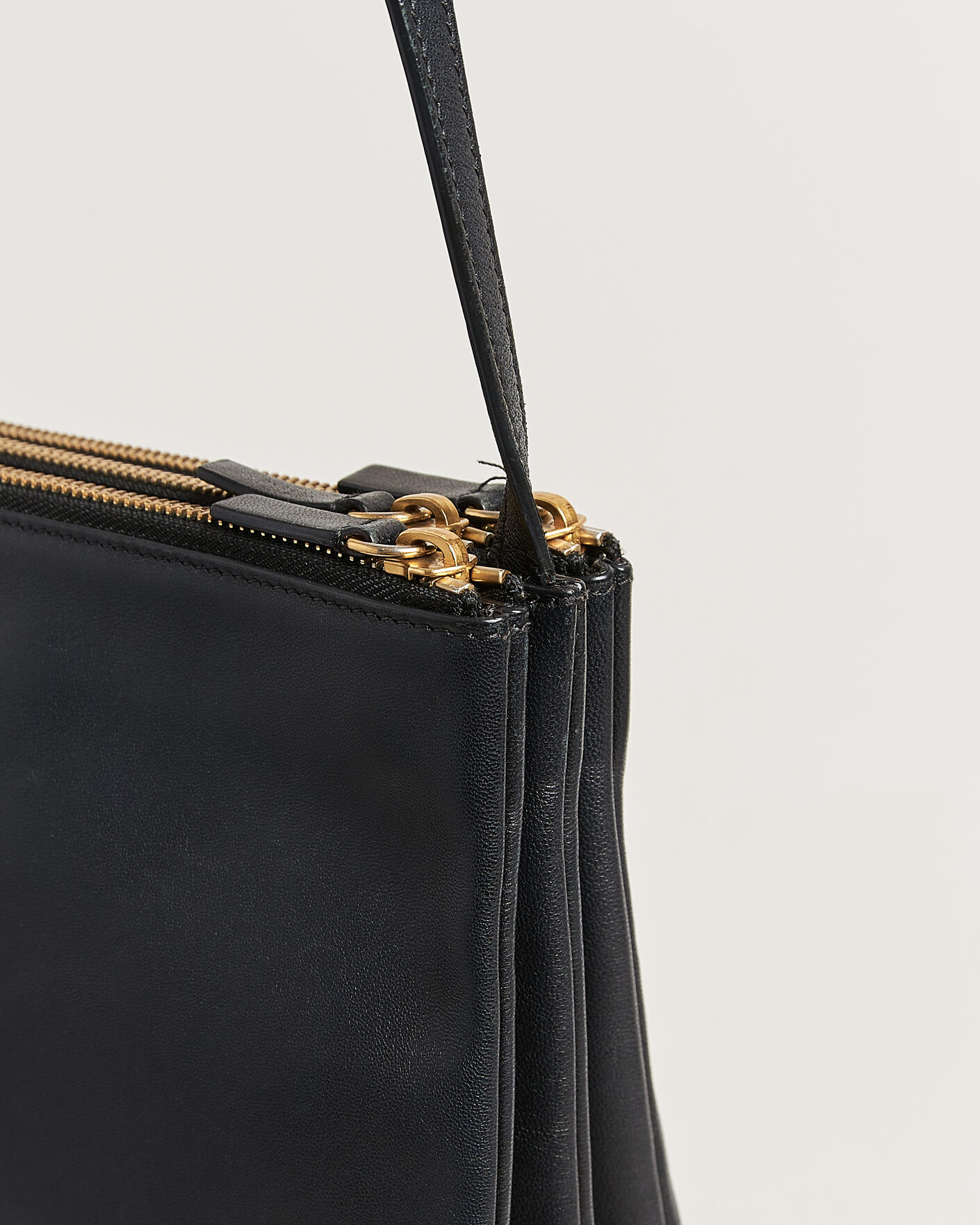 Homme | Pre-Owned & Vintage Bags | Celine Pre-Owned | Trio Bag Medium Leather Black