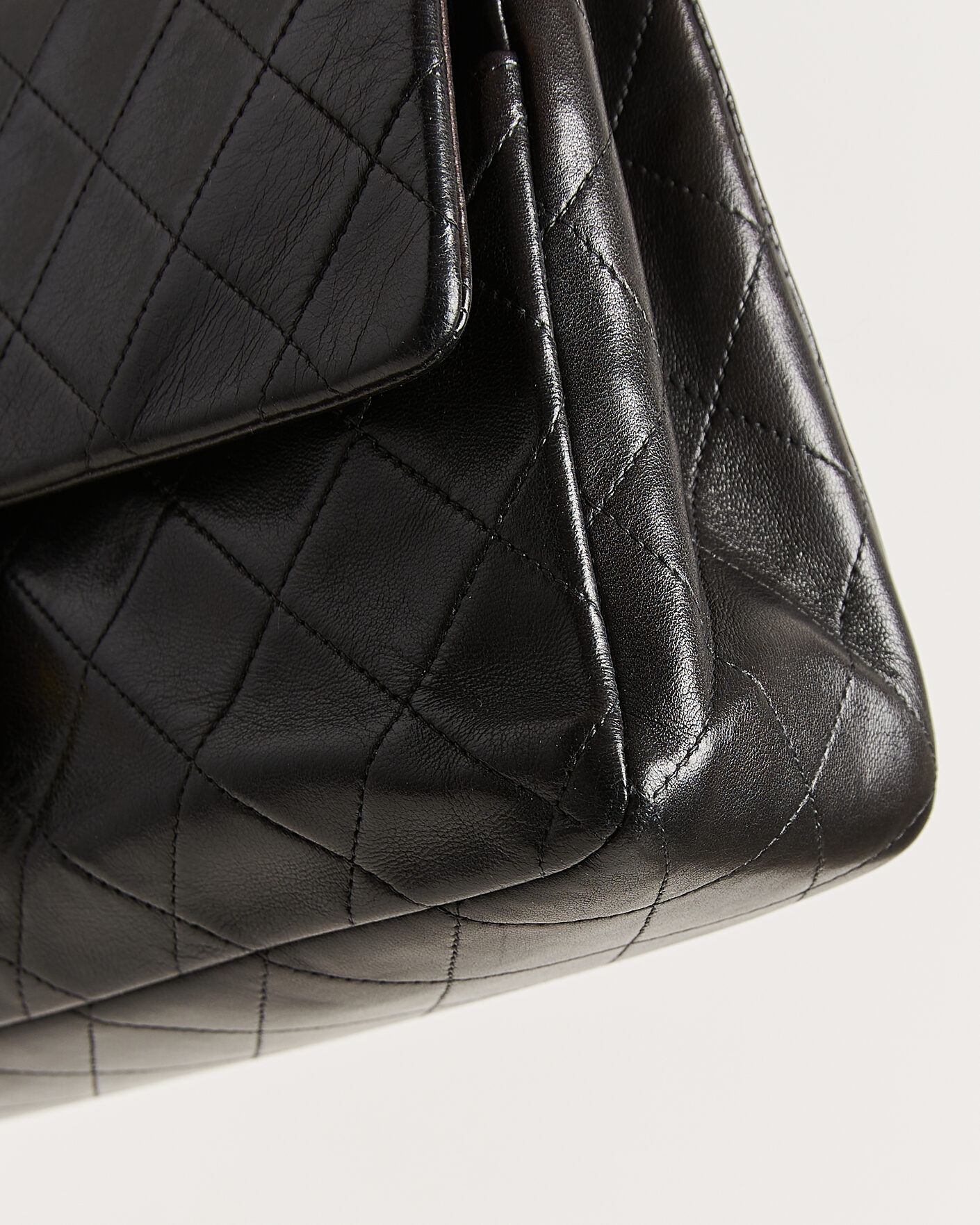 Homme | Pre-Owned & Vintage Bags | Chanel Pre-Owned | Classic Medium Double Flap Bag Lambskin Black
