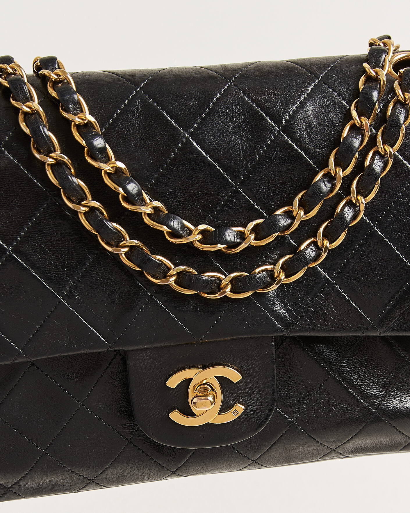 Homme | Pre-Owned & Vintage Bags | Chanel Pre-Owned | Classic Medium Double Flap Bag Lambskin Black