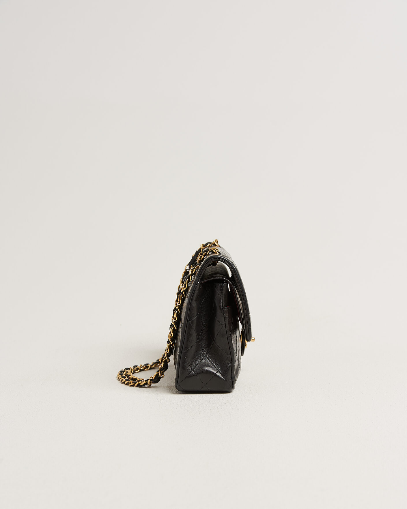 Homme | Pre-Owned & Vintage Bags | Chanel Pre-Owned | Classic Medium Double Flap Bag Lambskin Black