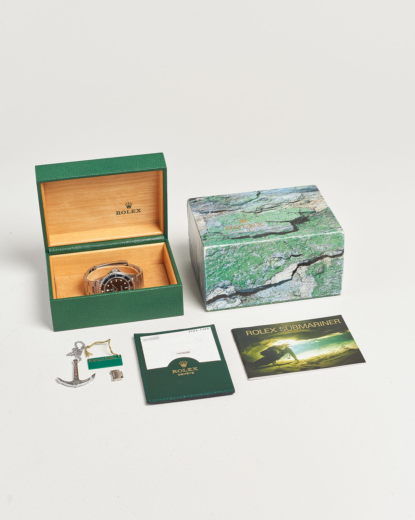 Homme | Pre-Owned & Vintage Watches | Rolex Pre-Owned | Submariner 14060M