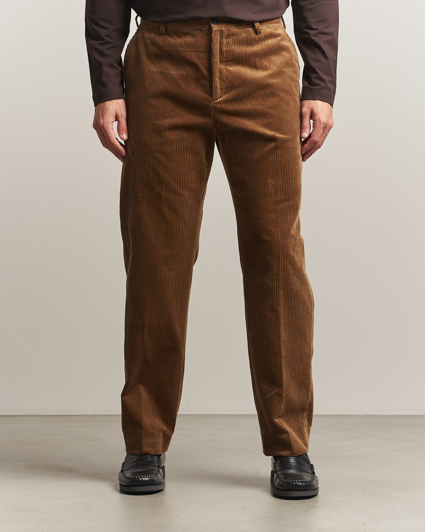 Heren | Broeken | Filippa K | Julian Corduroy Chino Trousers Tobacco