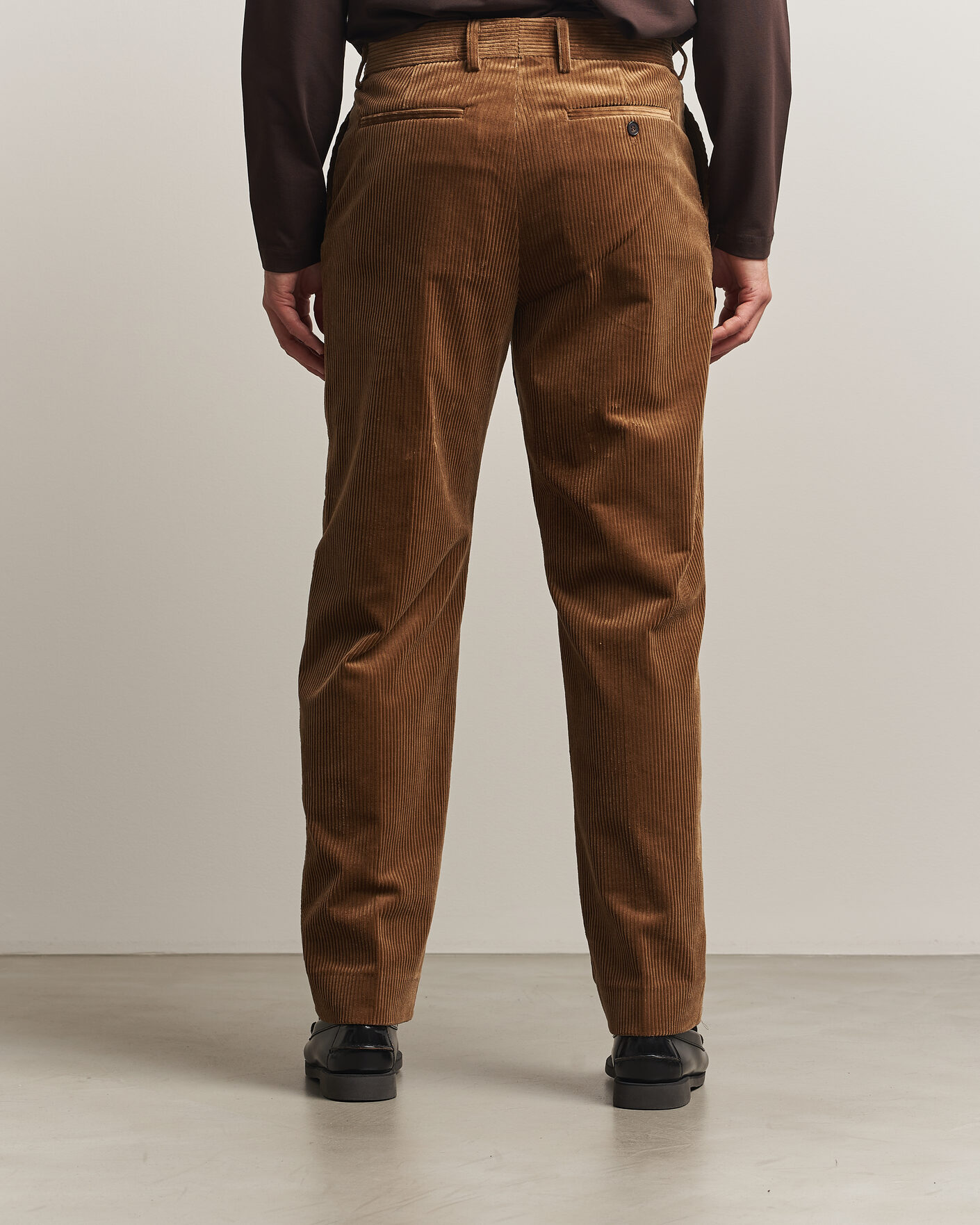 Heren | Broeken | Filippa K | Julian Corduroy Chino Trousers Tobacco