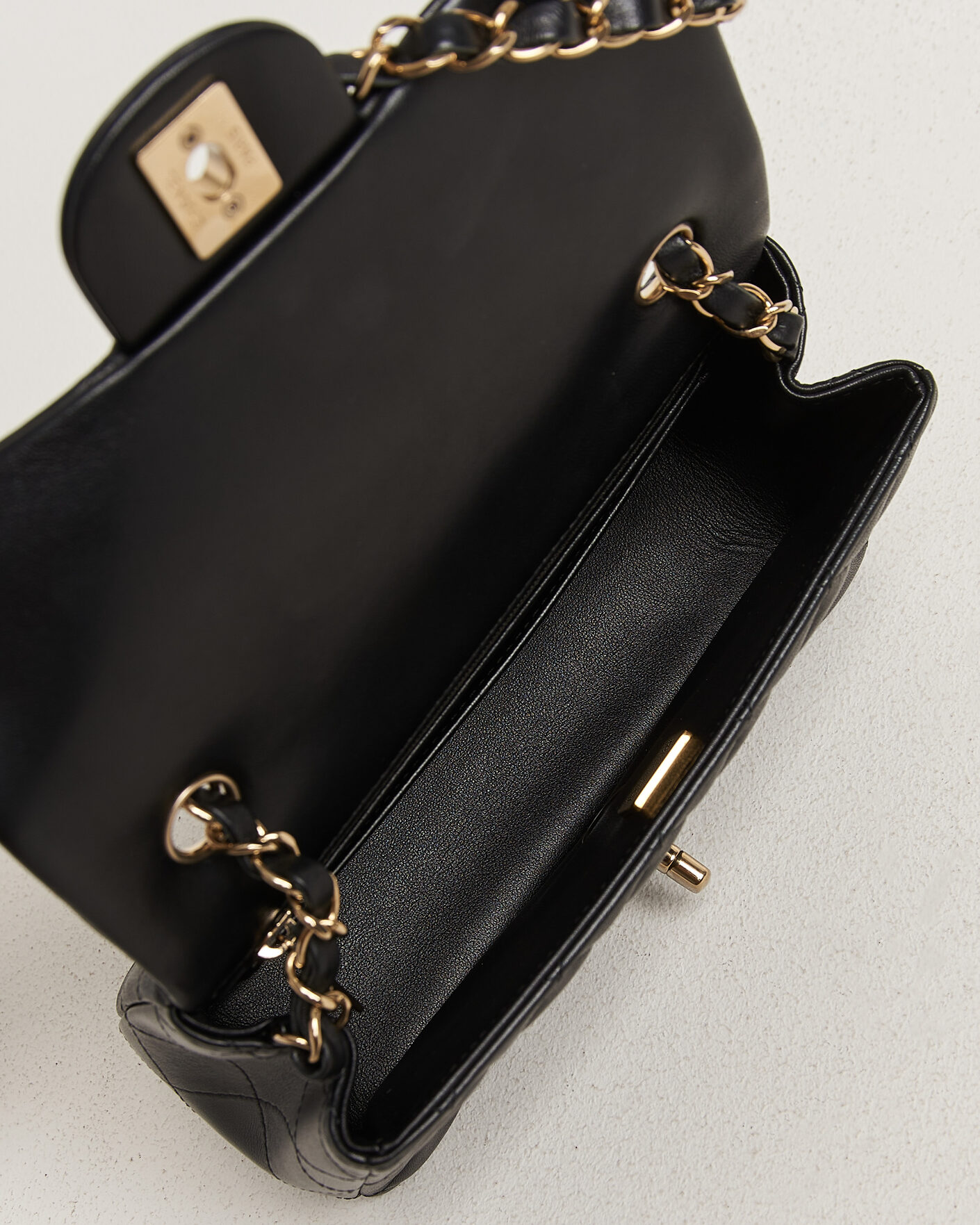 Heren | Pre-Owned & Vintage Bags | Chanel Pre-Owned | Classic Mini Rectangular Single Flap Bag Lambskin Black