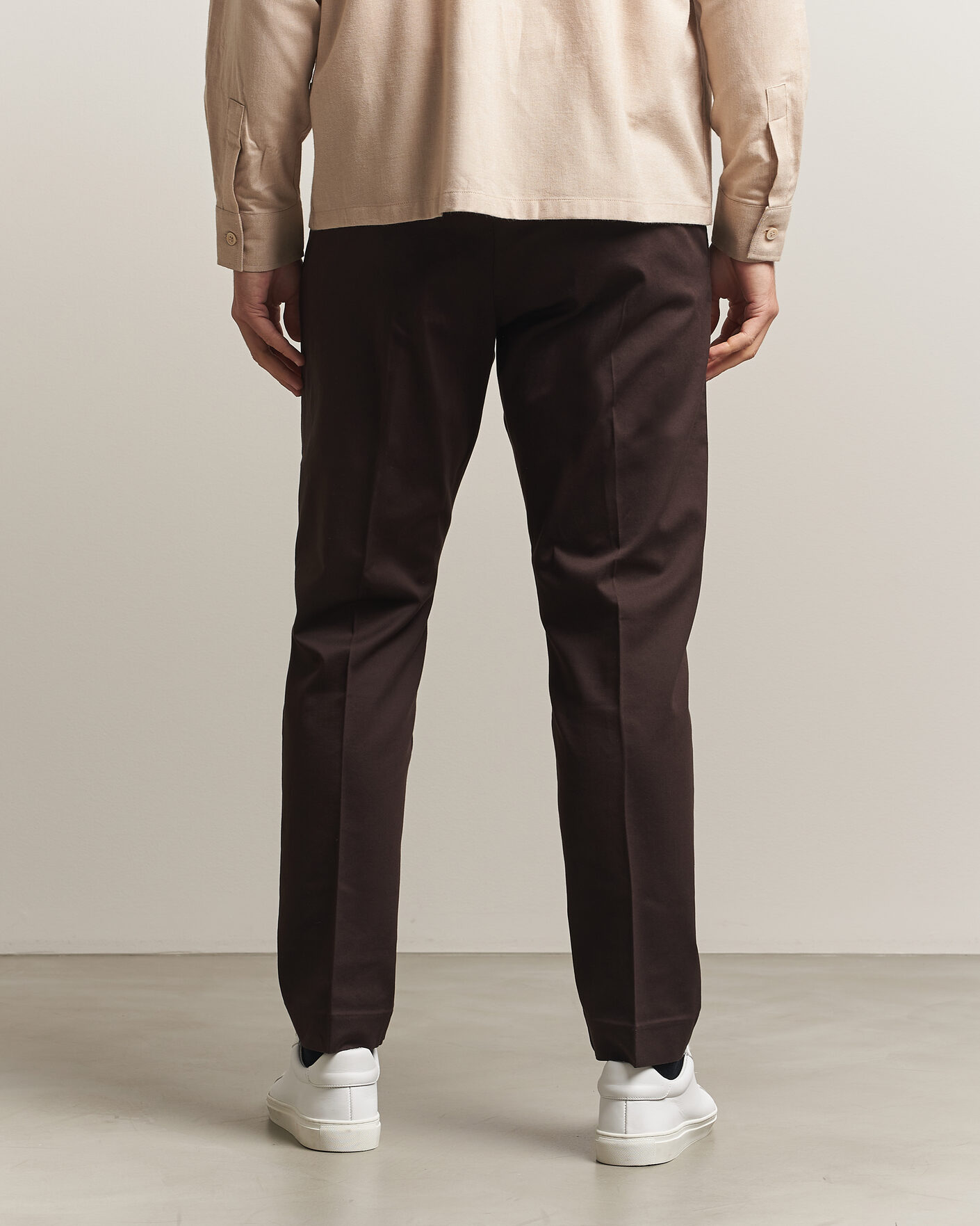 Homme | Pantalons | NN07 | Bill Pleated Cotton Chinos Deep Truffle