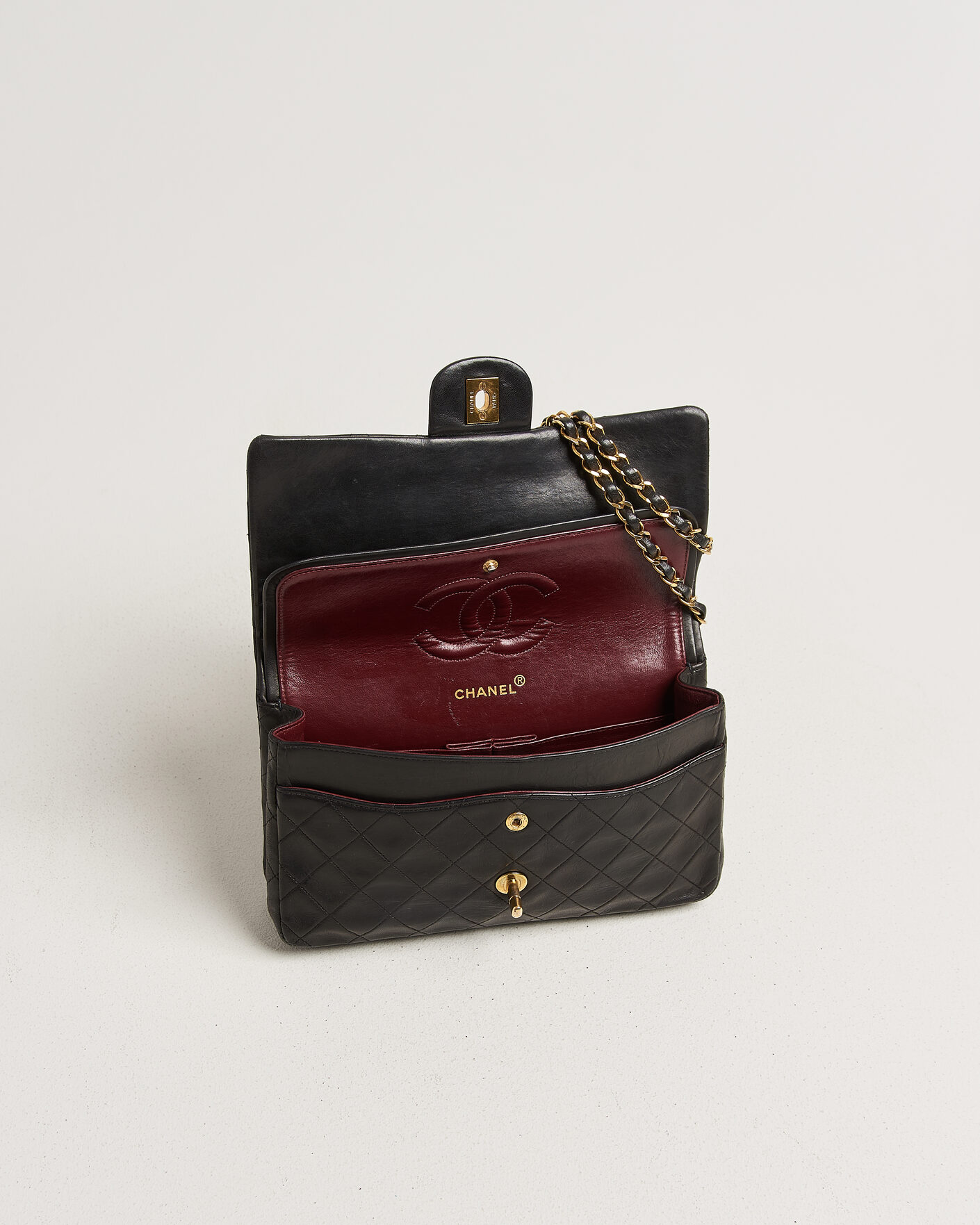 Heren | Pre-Owned & Vintage Bags | Louis Vuitton Pre-Owned | Chanel Pre-Owned Classic Medium Double Flap Bag Lambskin Black