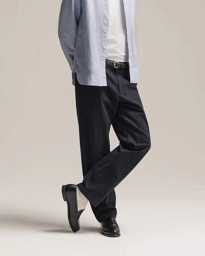 Chino noirs avec ceinture noire