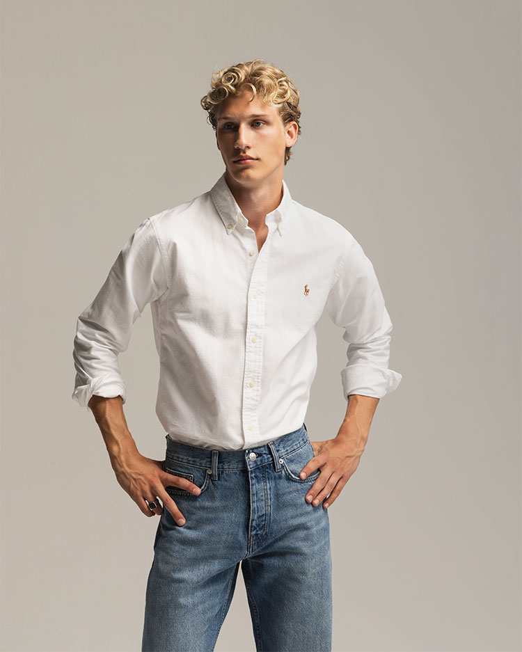 Chemise blanche et jean bleu pour hommes