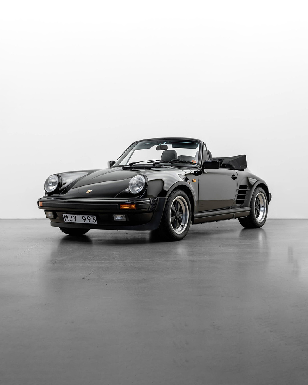 Vintage Cars in the store: Porsche 911 Carrera WTL Cabriolet (1987)
